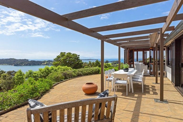 Photo of property in 70 Ngarewa Drive, Mahurangi West, Warkworth, 0983