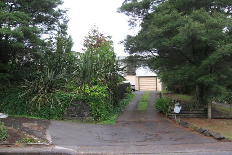 Photo of property in 92 Millbrook Road, Henderson, Auckland, 0612