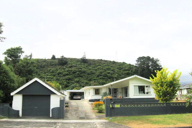 Photo of property in 15 Black Beech Street, Birchville, Upper Hutt, 5018