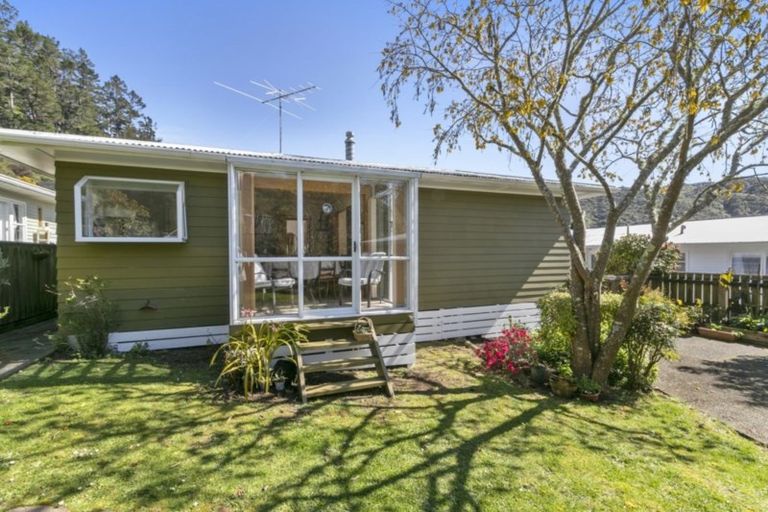 Photo of property in 9 Willis Grove, Wainuiomata, Lower Hutt, 5014