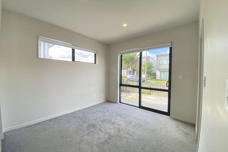 Photo of property in 2 Dorricott Avenue, Hobsonville, Auckland, 0616