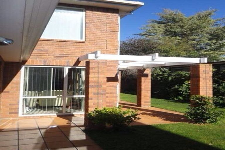 Photo of property in 94 Memorial Avenue, Ilam, Christchurch, 8053