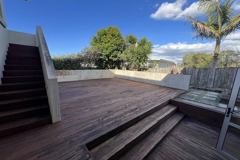 Photo of property in 2/167 Coronation Road, Hillcrest, Auckland, 0627