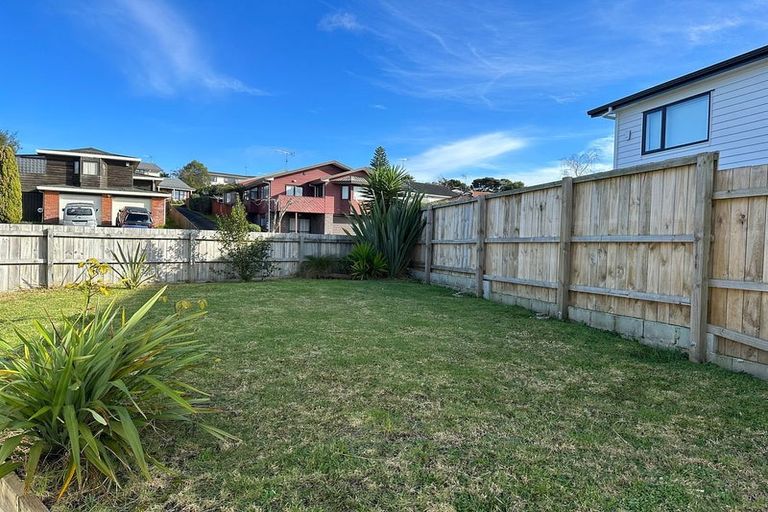 Photo of property in 77 Granville Drive, Massey, Auckland, 0614