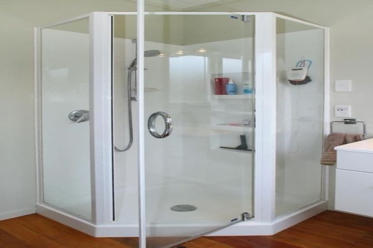 Photo of property in 59 Redwood Avenue, Tawa, Wellington, 5028