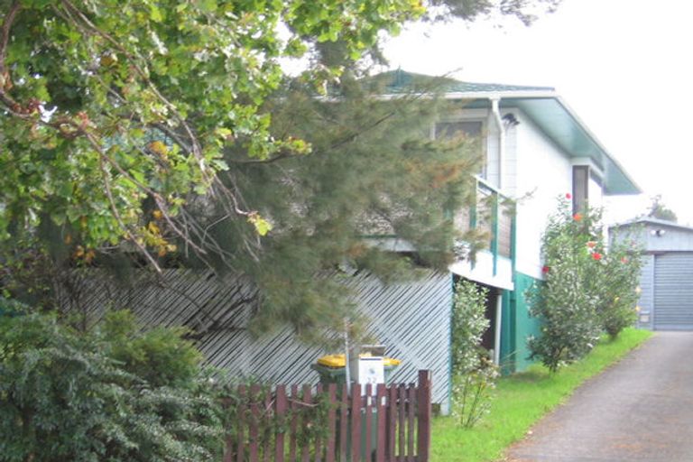 Photo of property in 32 Pipitea Place, Massey, Auckland, 0614