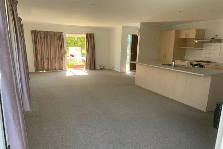 Photo of property in 4 Poaka Avenue, Takanini, 2112
