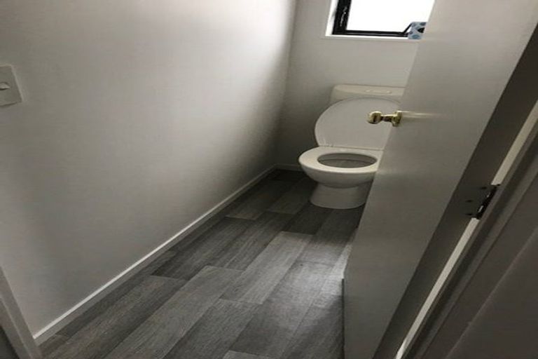 Photo of property in 2/23 William Souter Street, Forrest Hill, Auckland, 0620