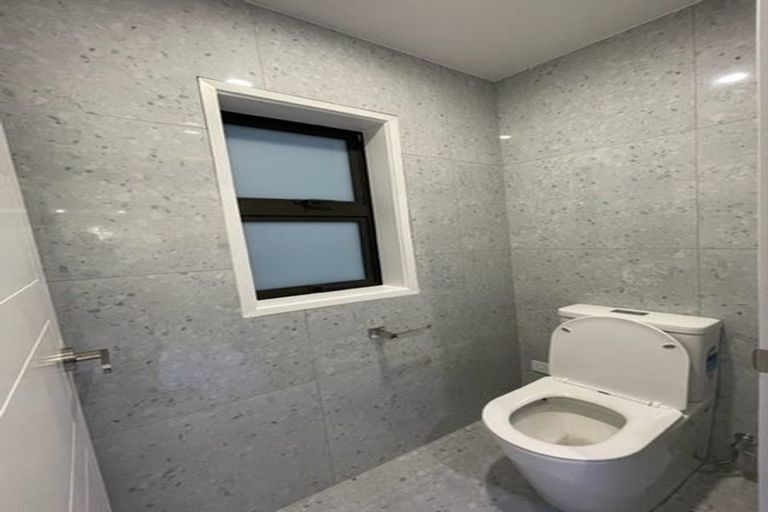 Photo of property in 128b Hutchinsons Road, Bucklands Beach, Auckland, 2014