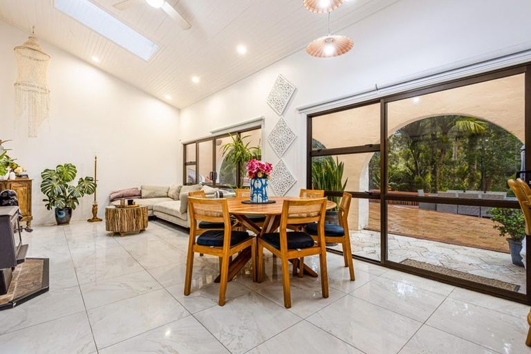 Photo of property in 719 Scenic Drive, Henderson Valley, Auckland, 0612