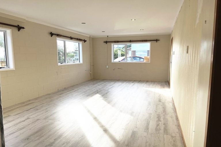 Photo of property in 14 Chelsea View Drive, Chatswood, Auckland, 0626