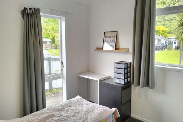 Photo of property in 38 Larchmont Grove, Totara Park, Upper Hutt, 5018