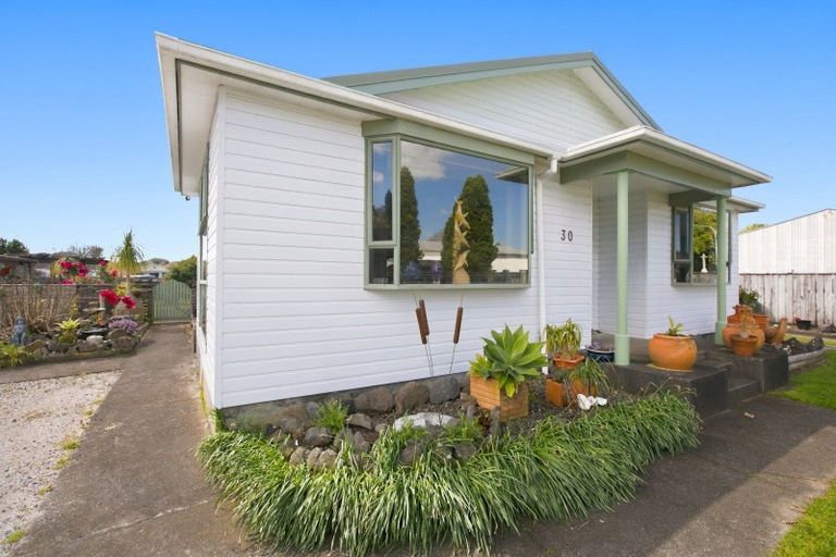 Photo of property in 30 Memorial Place, Waitara, 4320