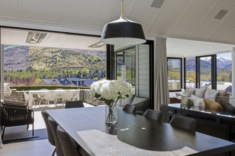 Photo of property in 1 Owen Marshall Lane, Arrowtown, 9371