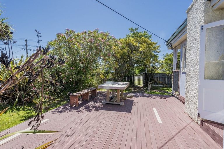 Photo of property in 2 Chaffey Street, Foxton Beach, Foxton, 4815