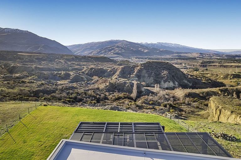 Photo of property in 102 Hall Road, Bannockburn, Cromwell, 9384