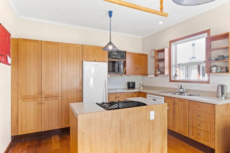 Photo of property in 8 Manu Crescent, Upper Vogeltown, New Plymouth, 4310