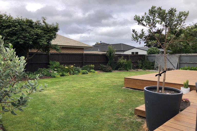 Photo of property in 20 Sawtell Place, Northcote, Christchurch, 8052
