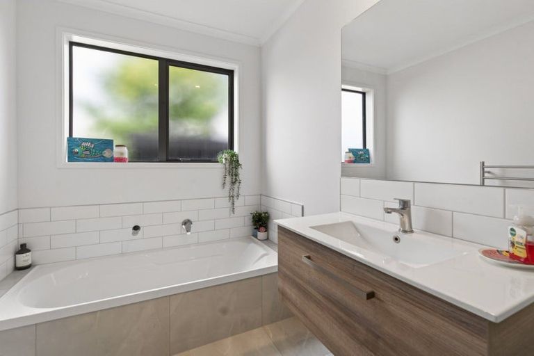 Photo of property in 14 Empire Crescent, Papamoa, 3118