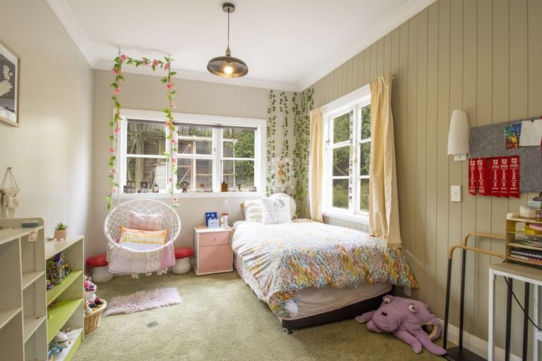 Photo of property in 6 Aranui Street, Maupuia, Wellington, 6022