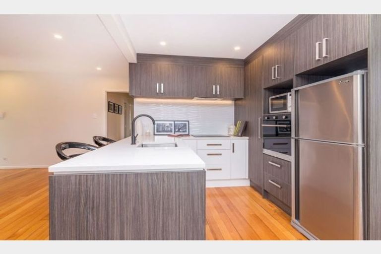 Photo of property in 10 Devon Street, Te Atatu South, Auckland, 0610