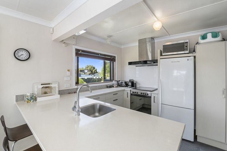 Photo of property in 28 Dewe Terrace, Foxton Beach, Foxton, 4815