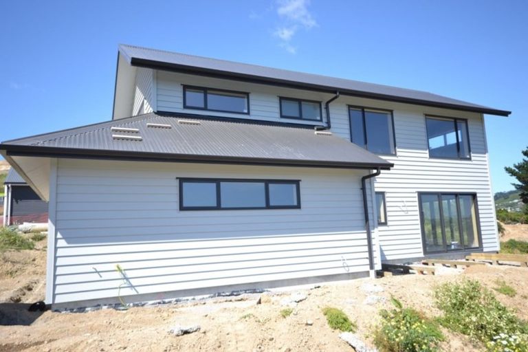 Photo of property in 50 Spenmoor Street, Newlands, Wellington, 6037