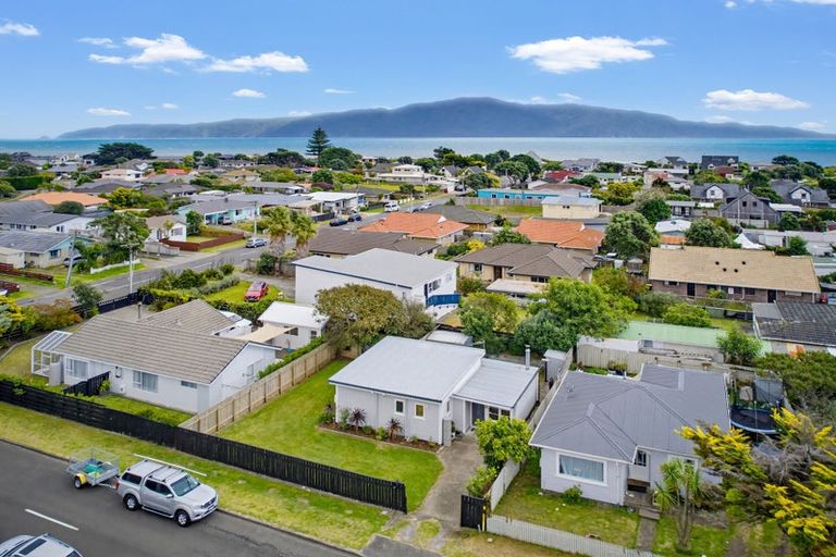Photo of property in 1 Te Kupe Road, Paraparaumu Beach, Paraparaumu, 5032