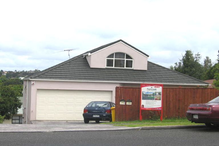 Photo of property in 1/115 Chivalry Road, Glenfield, Auckland, 0629