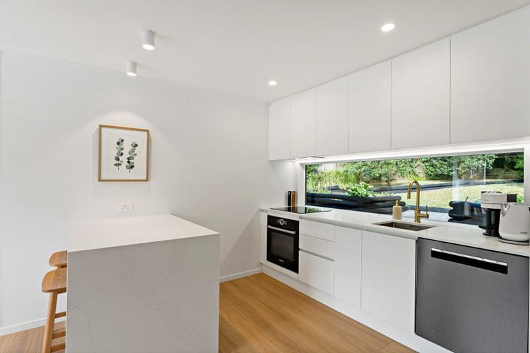 Photo of property in 14 Awaruku Road, Torbay, Auckland, 0630
