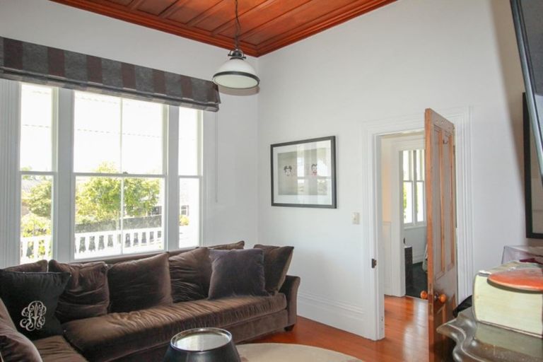Photo of property in 12 Richmond Avenue, Northcote Point, Auckland, 0627
