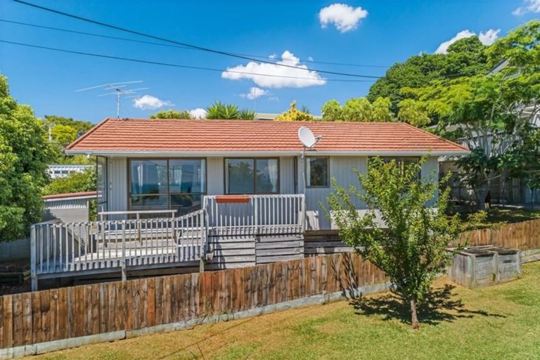Photo of property in 12 Kauri Road, Stanmore Bay, Whangaparaoa, 0932