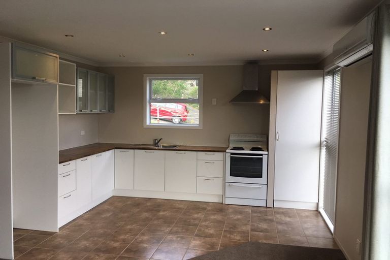 Photo of property in 25b Omega Street, Newlands, Wellington, 6037