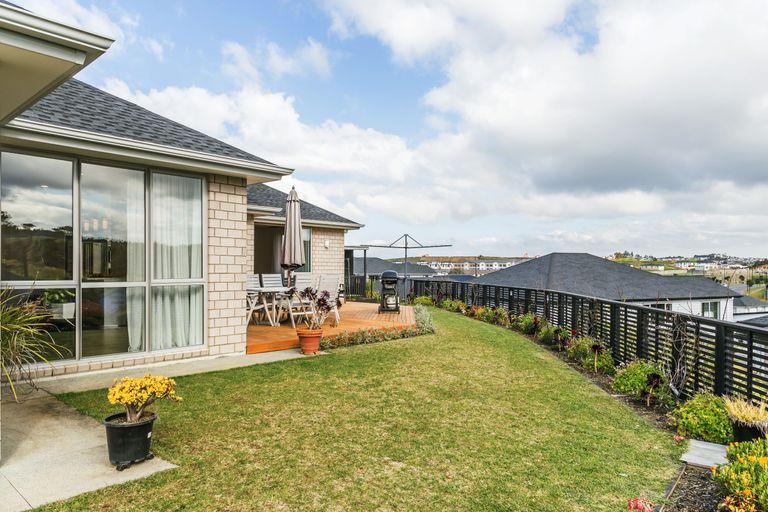 Photo of property in 23 Flavell Drive, Orewa, 0931