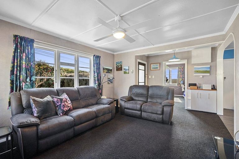 Photo of property in 95 Pioneer Road, Moturoa, New Plymouth, 4310