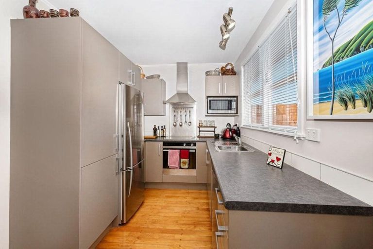 Photo of property in 14 Justin Place, Te Atatu Peninsula, Auckland, 0610