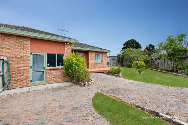 Photo of property in 18 Liddesdale Place, Papakura, 2110