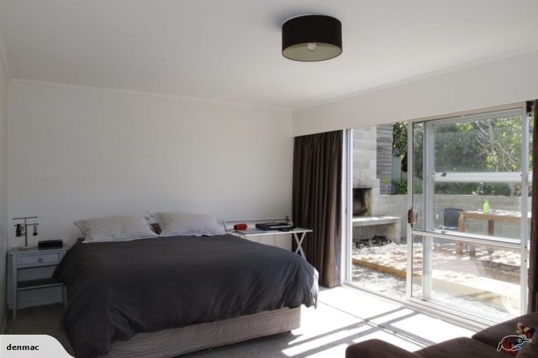 Photo of property in 24 Woodman Drive, Tawa, Wellington, 5028