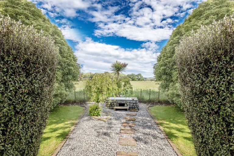 Photo of property in 978 Pourerere Road, Omakere, Waipawa, 4271
