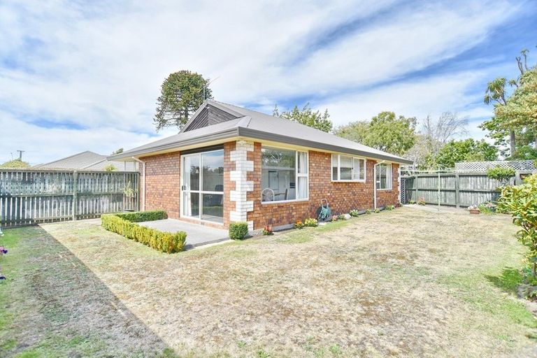Photo of property in 1/6 Kohuhu Lane, Burwood, Christchurch, 8083