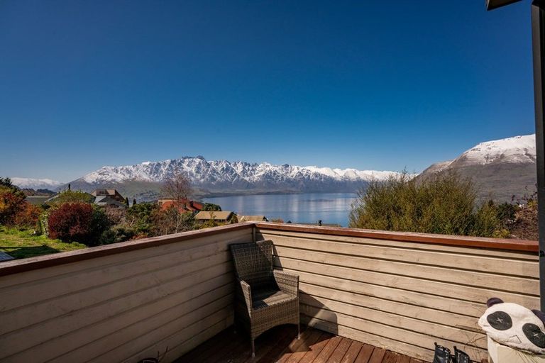 Photo of property in 8 Caples Place, Fernhill, Queenstown, 9300