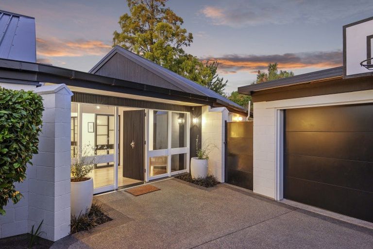 Photo of property in 22 Tuirau Place, Ilam, Christchurch, 8041