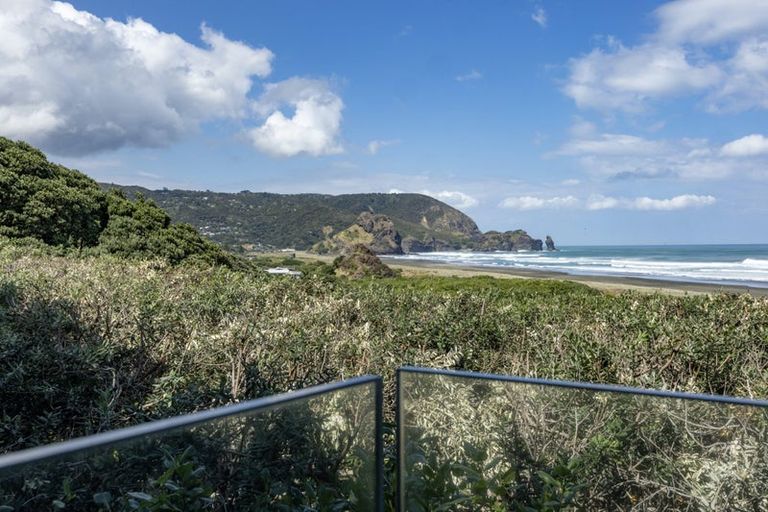Photo of property in 107 North Piha Road, Piha, 0772