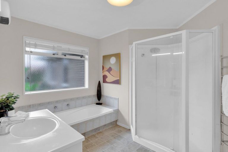 Photo of property in 18 Halcione Close, Flagstaff, Hamilton, 3210