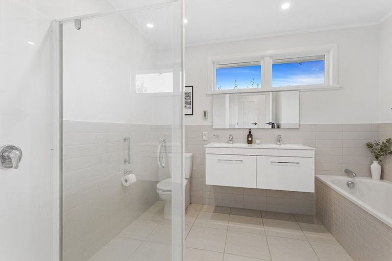 Photo of property in 9a Matata Street, Blockhouse Bay, Auckland, 0600