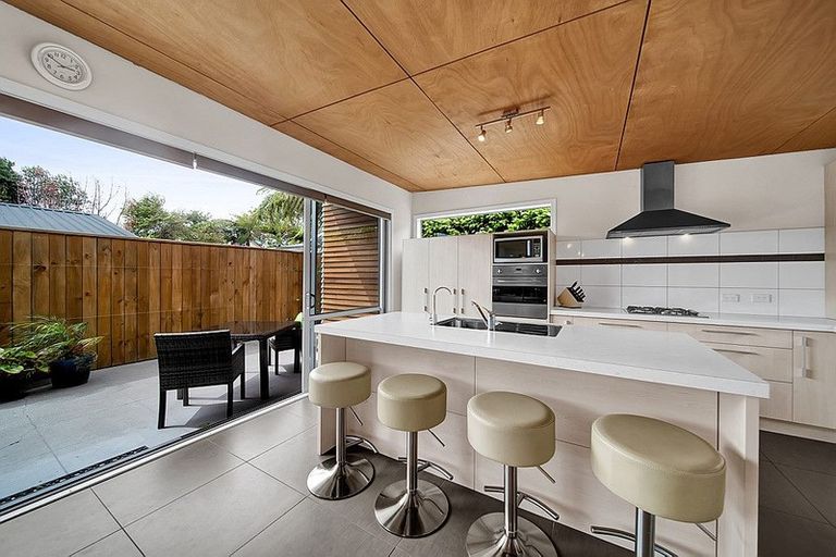 Photo of property in 14a Arawa Street, Welbourn, New Plymouth, 4312