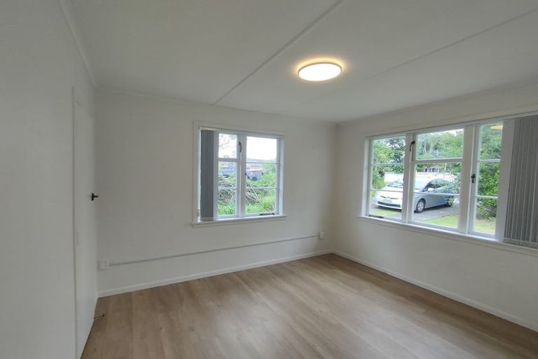 Photo of property in 2/10 Exmouth Road, Northcote, Auckland, 0627