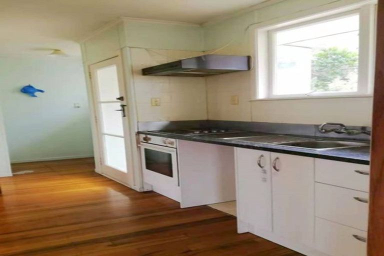 Photo of property in 120 Sunset Road, Unsworth Heights, Auckland, 0632