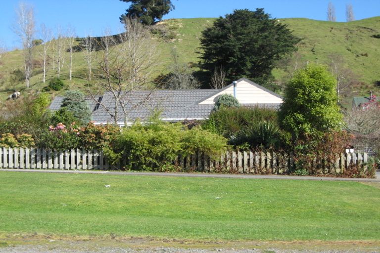 Photo of property in 1 Ongo Road, Hunterville, 4730