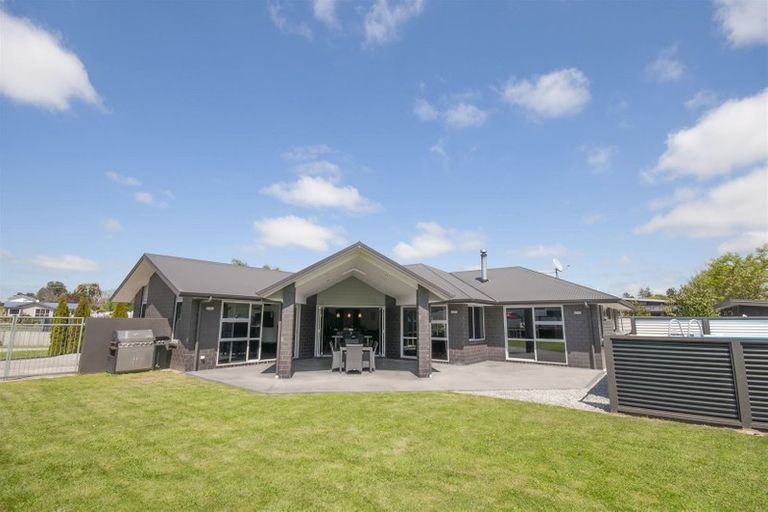 Photo of property in 14 Allendale Place, Morrinsville, 3300